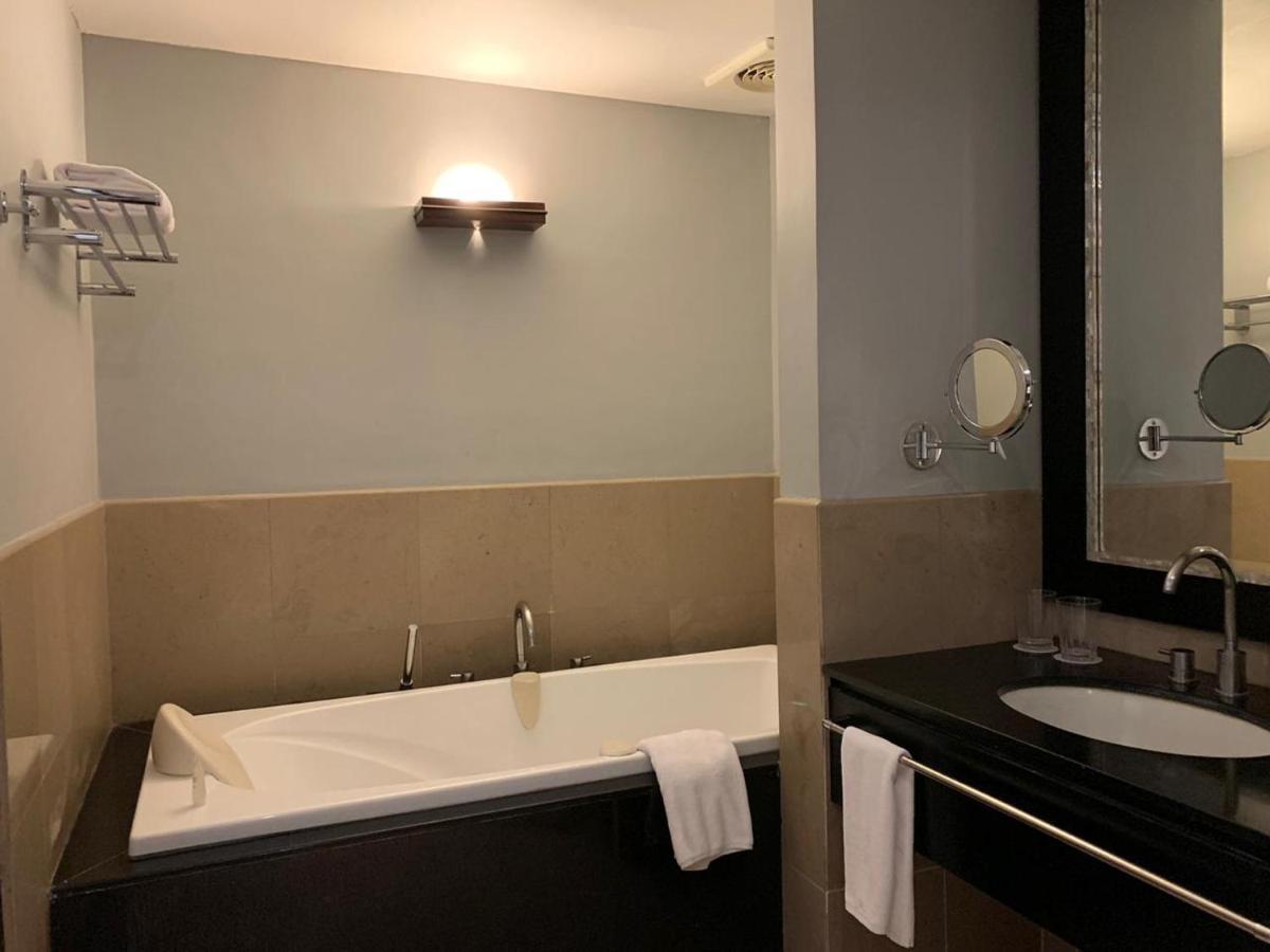 Surya Hotel & Cottages Prigen Extérieur photo
