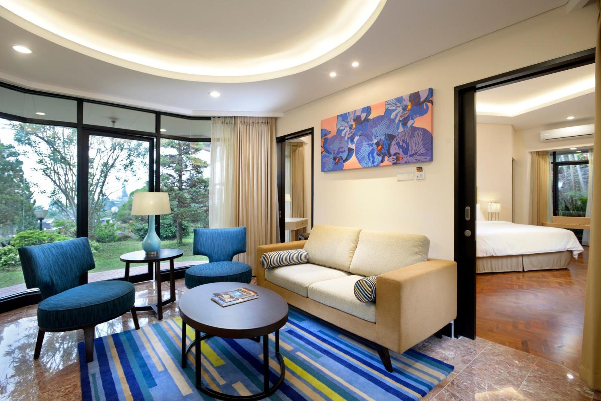 Surya Hotel & Cottages Prigen Extérieur photo