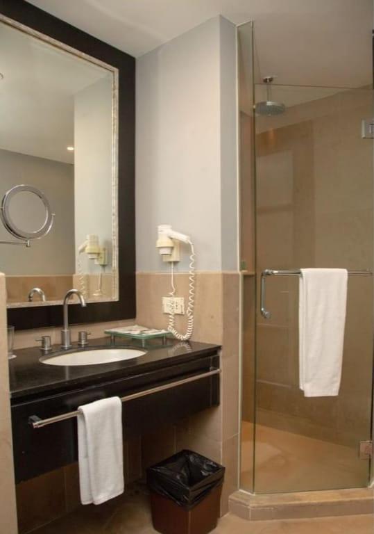 Surya Hotel & Cottages Prigen Extérieur photo