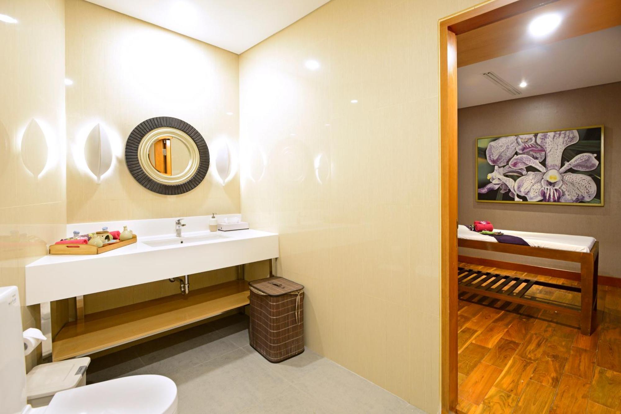Surya Hotel & Cottages Prigen Extérieur photo