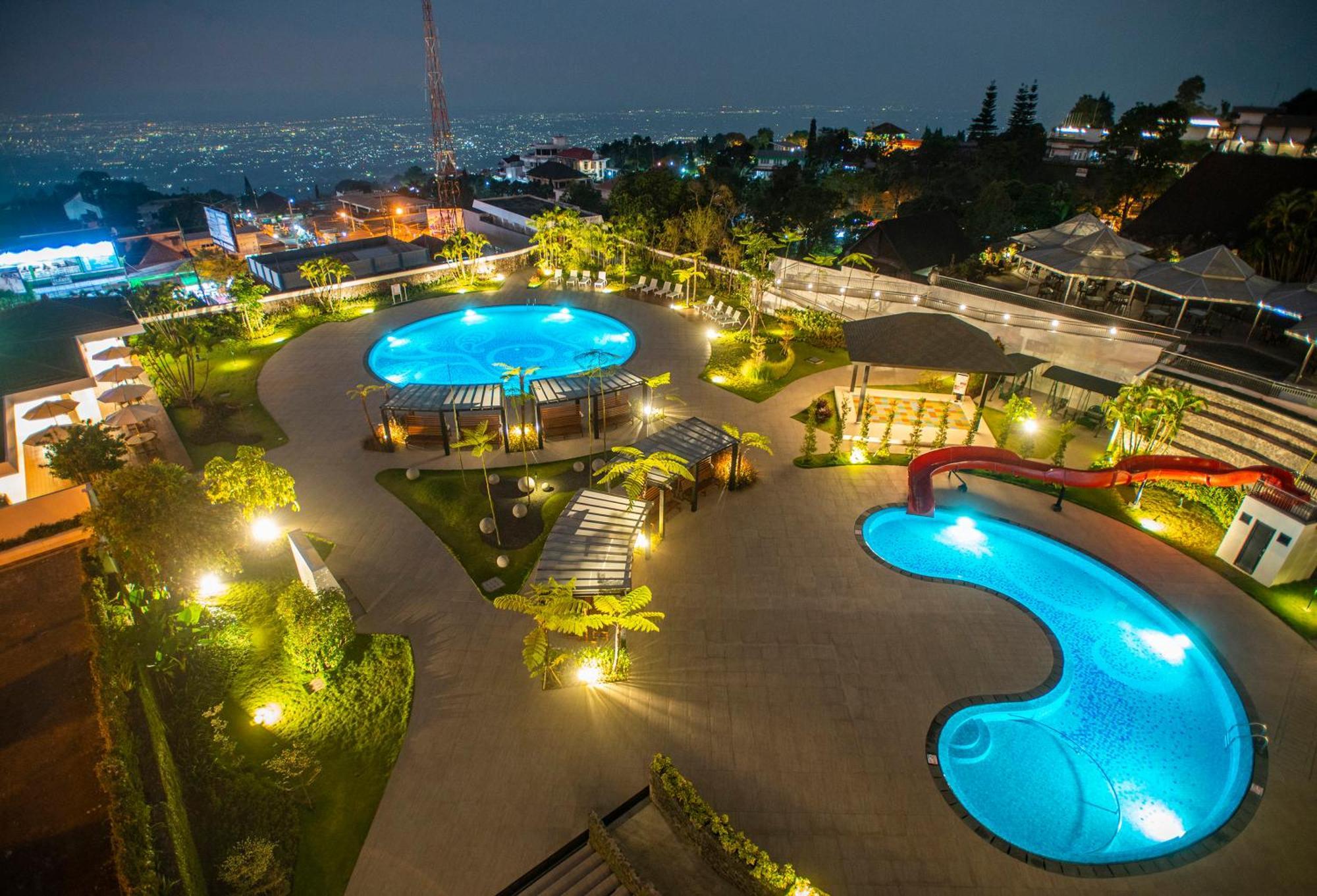 Surya Hotel & Cottages Prigen Extérieur photo