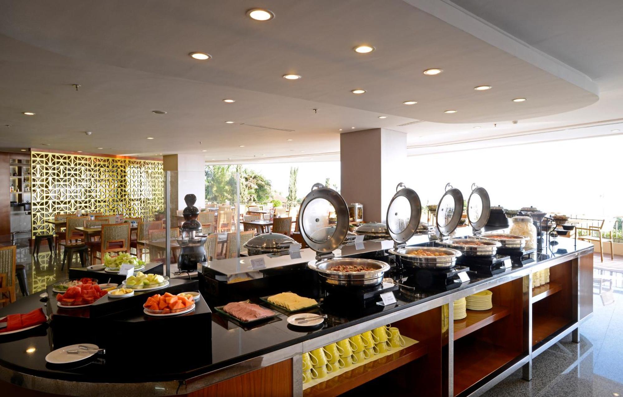 Surya Hotel & Cottages Prigen Extérieur photo