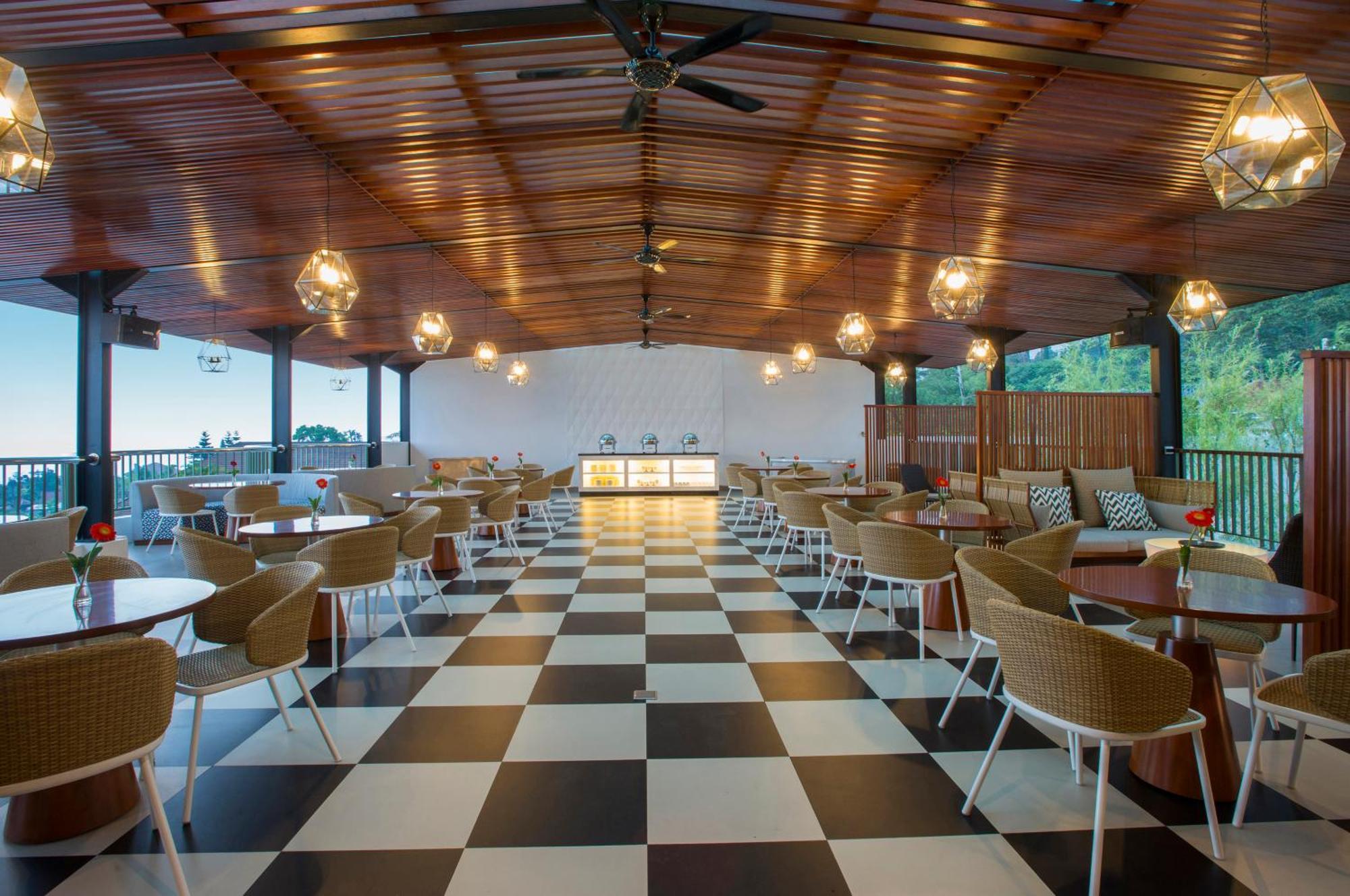 Surya Hotel & Cottages Prigen Extérieur photo