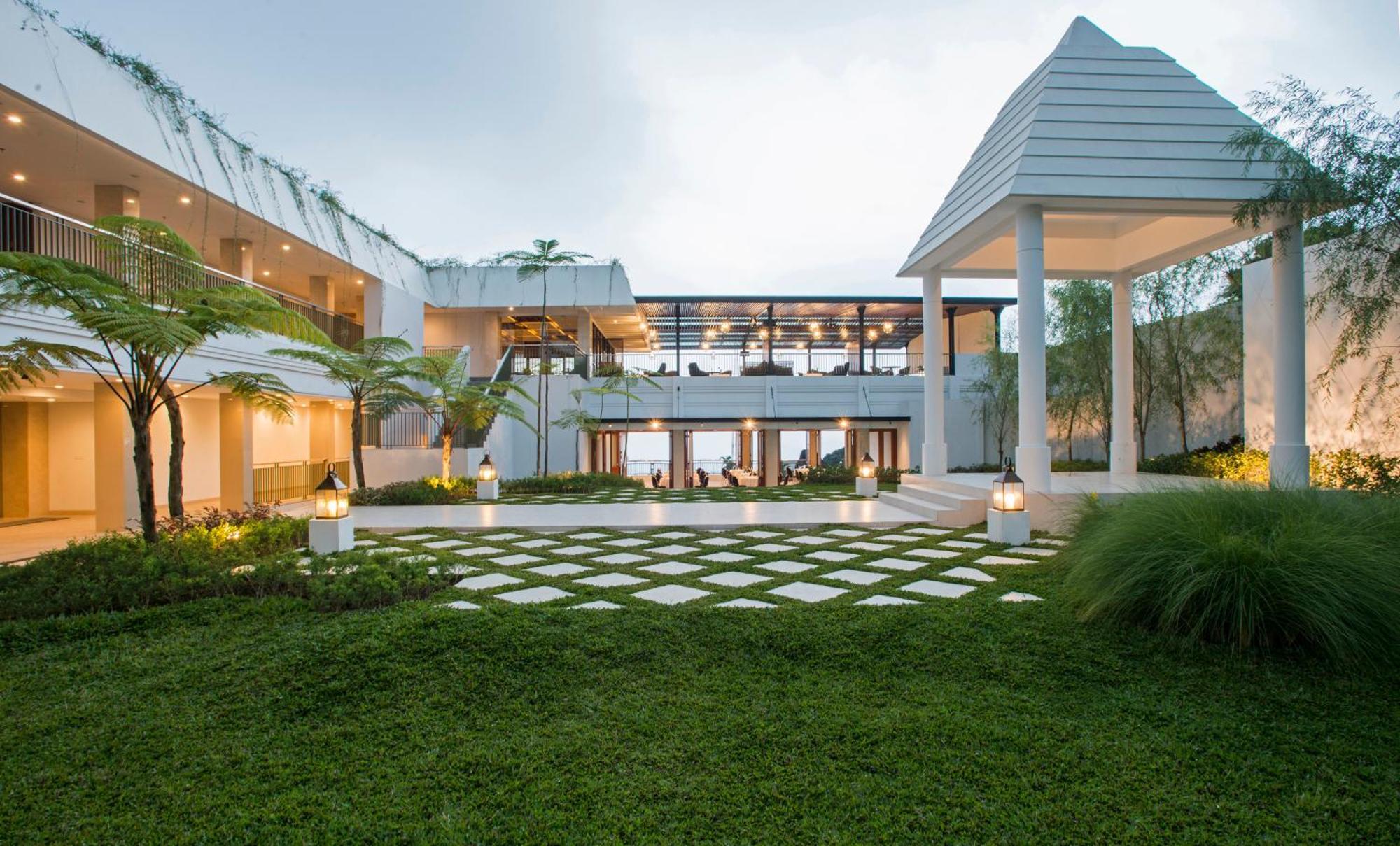 Surya Hotel & Cottages Prigen Extérieur photo
